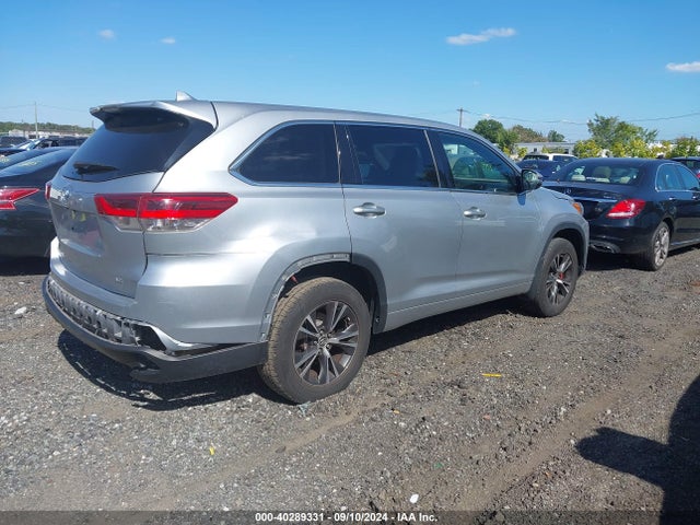 Toyota Highlander Le Plus 2018 5TDBZRFH1JS491662 Image 4