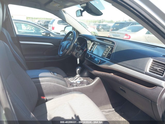 Toyota Highlander Le Plus 2018 5TDBZRFH1JS491662 Image 5