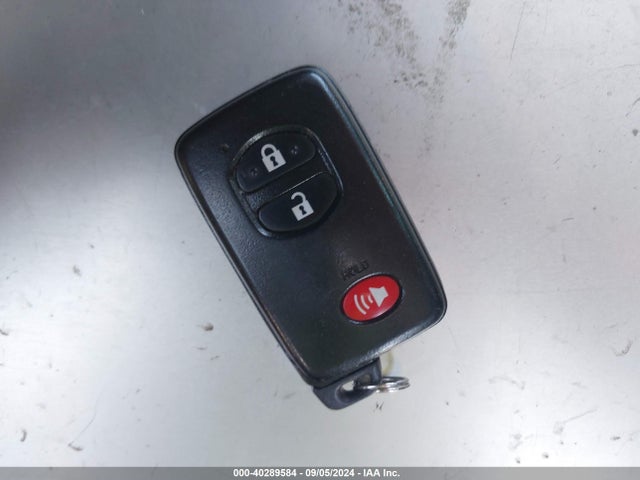 Toyota Prius V Four 2015 JTDZN3EU8FJ025334 Image 11