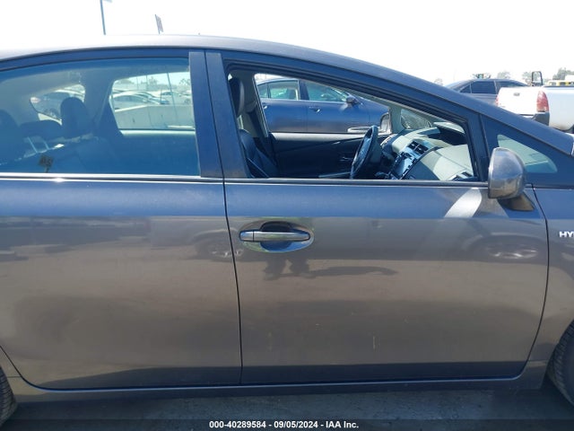 Toyota Prius V Four 2015 JTDZN3EU8FJ025334 Image 13