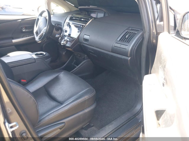 Toyota Prius V Four 2015 JTDZN3EU8FJ025334 Image 5