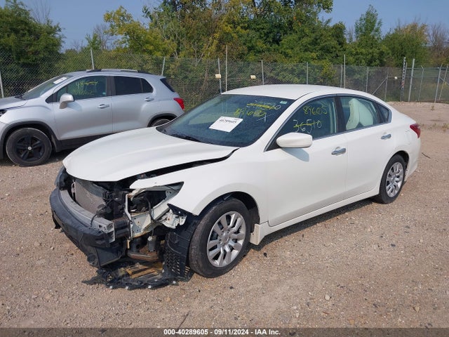 Nissan Altima 2.5 S 2018 1N4AL3AP7JC226101 Image 2
