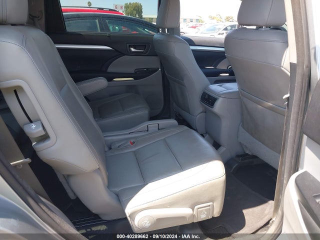 Toyota Highlander Xle V6 2016 5TDKKRFH3GS141625 Image 8