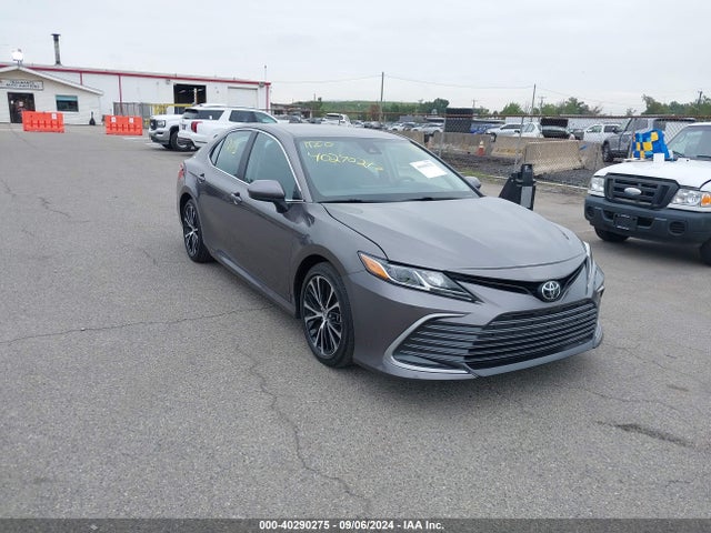 Toyota CAMRY LE 2021 4T1C11AK9MU592668 головне зображення