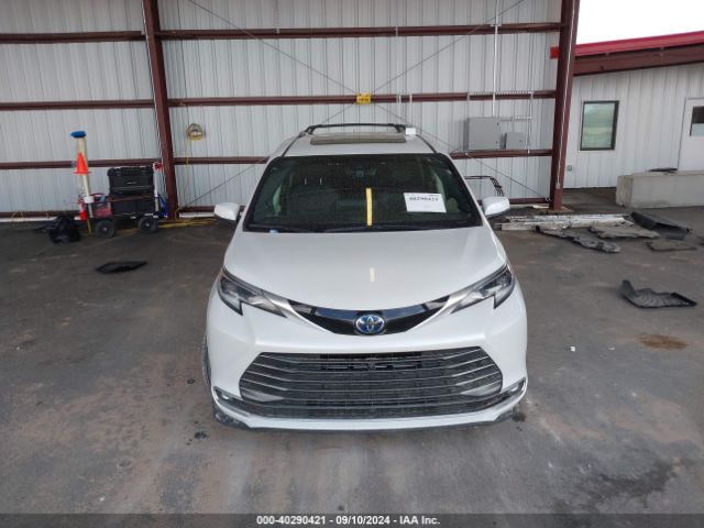 5TDERKEC9NS086519 Toyota Sienna Platinum