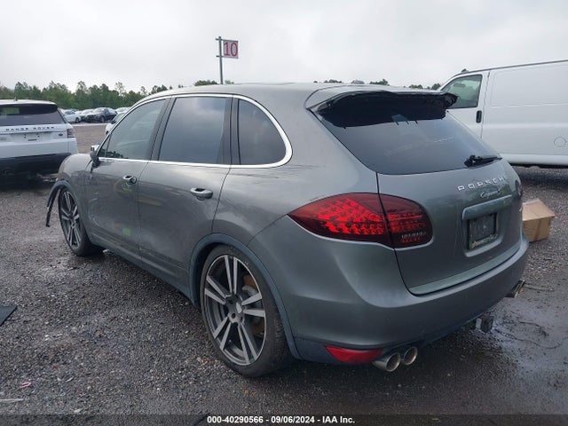 2012 PORSCHE CAYENNE WP1AB2A2XCLA49430 Photo 2