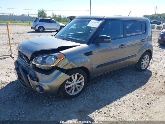 40291258 :رقم المزاد ، KNDJT2A68D7544155 vin ، 2013 Kia Soul + مزاد بيع