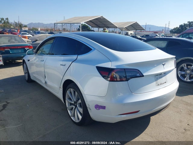2018 TESLA MODEL 3 5YJ3E1EA6JF164684 Photo 2