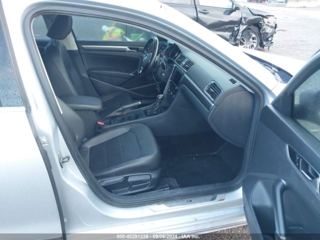 1VWDT7A36HC053240 Volkswagen Passat 1.8t R-line