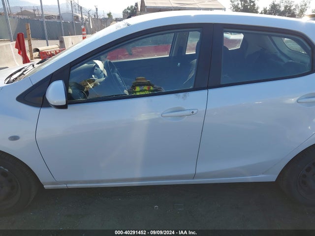 40291452 :رقم المزاد ، JM1DE1KZ4D0156164 vin ، 2013 Mazda Mazda2 Sport مزاد بيع