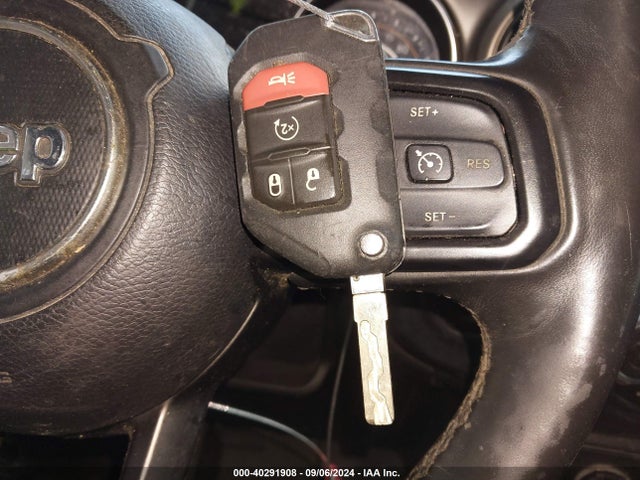 1C4HJXDGXKW661874 Jeep Wrangler Unlimited Sport S 4x4