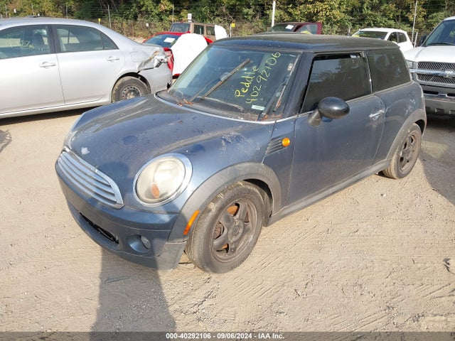 2009 MINI COOPER WMWMF33589TW75693 Photo 1