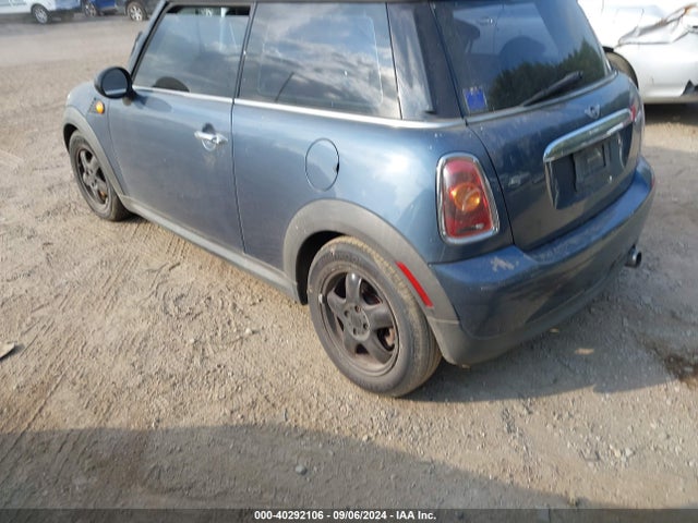 2009 MINI COOPER WMWMF33589TW75693 Photo 2