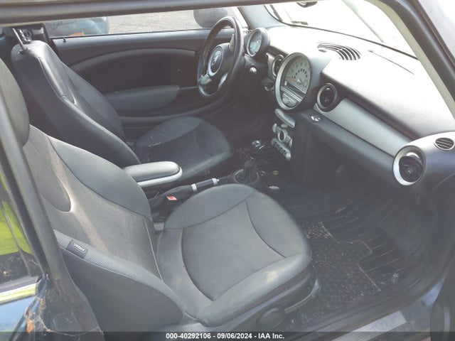 2009 MINI COOPER WMWMF33589TW75693 Photo 4