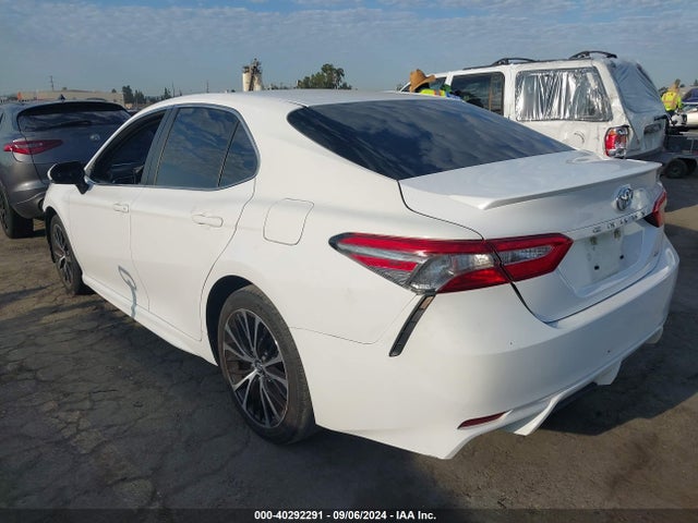 Toyota CAMRY SE 2018 4T1B11HK0JU650485 Image 3
