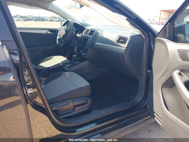 3VW2B7AJ0HM395984 Volkswagen Jetta 1.4t S