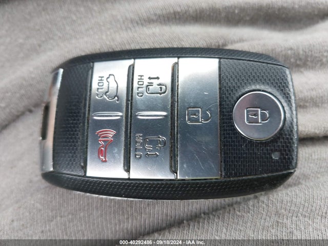 KIA SEDONA LX 2017 KNDMB5C18H6237129 Image 11