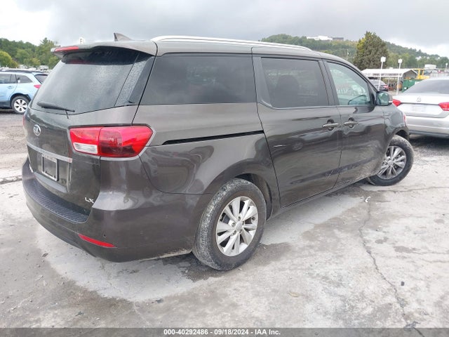 KIA SEDONA LX 2017 KNDMB5C18H6237129 Image 4