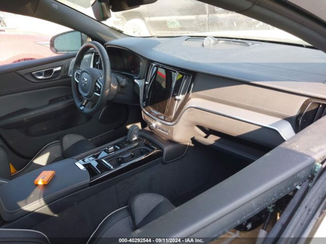 2022 VOLVO S60 RECHARGE PLUG-IN HYBRID 7JRH60FP4NG192643 Photo 4