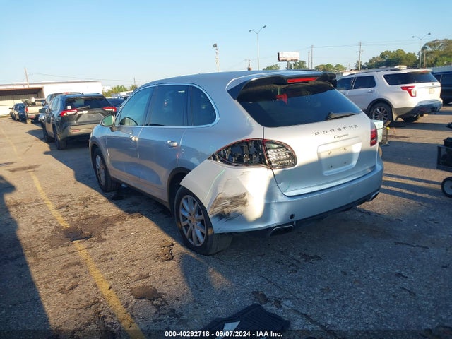 2012 PORSCHE CAYENNE WP1AA2A20CLA05004 Photo 2