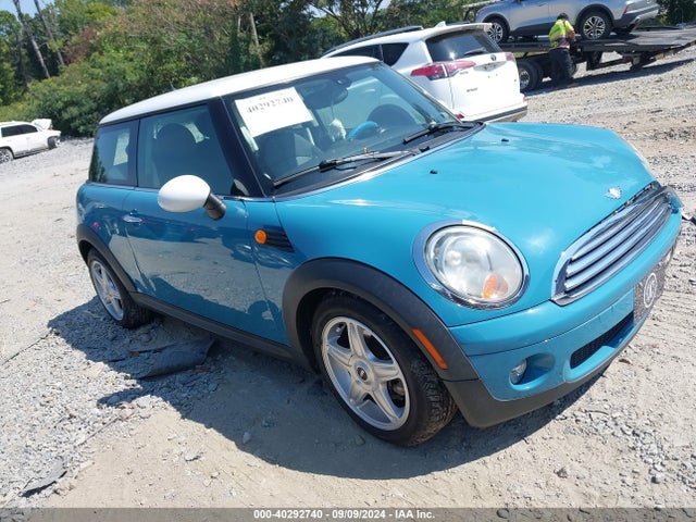 2008 MINI COOPER WMWMF33578TU65035 Photo 0