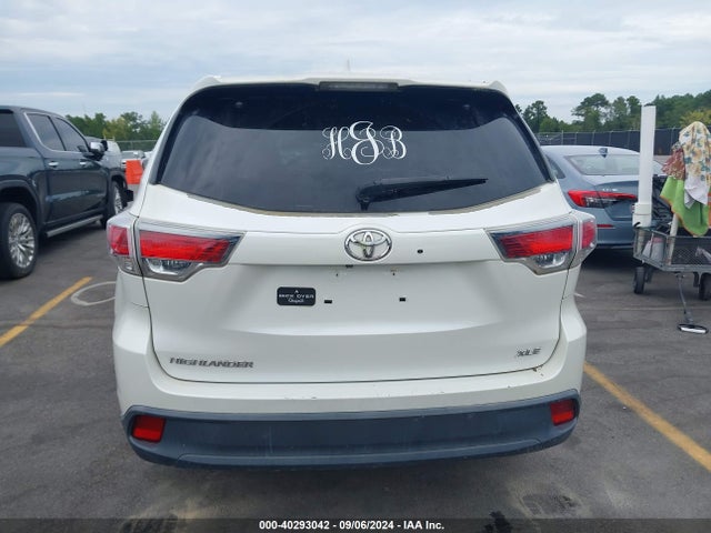 Toyota Highlander Xle V6 2015 5TDKKRFH1FS070018 Image 16