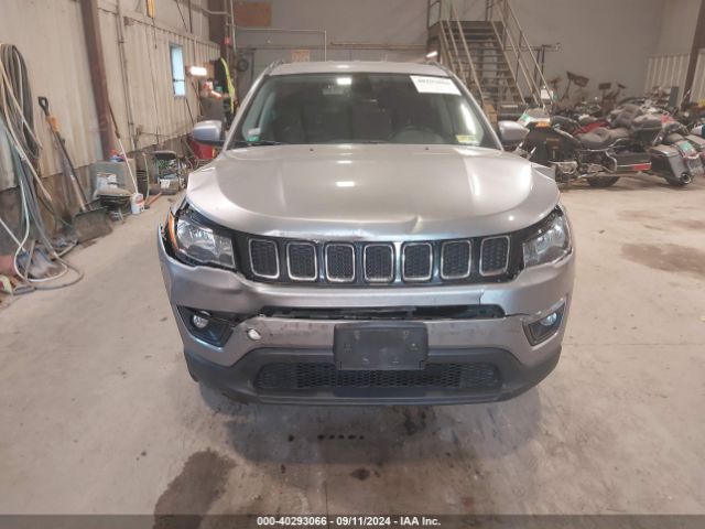 3C4NJDBBXJT185073 Jeep Compass Latitude 4x4