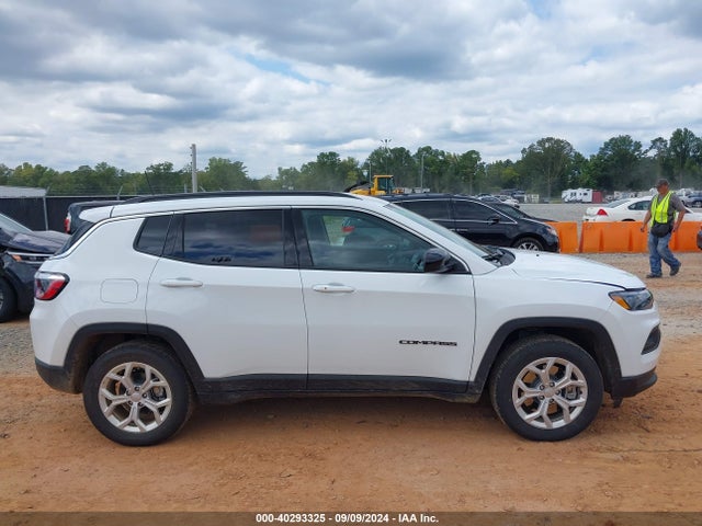 Jeep Compass Latitude 4x4 2024 3C4NJDBN3RT100483 Image 13