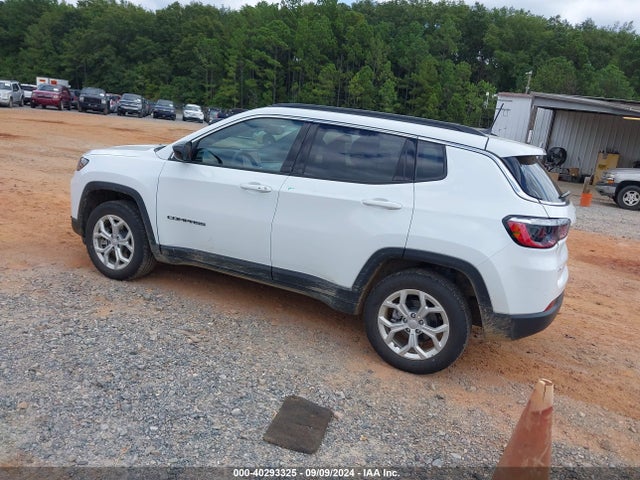 Jeep Compass Latitude 4x4 2024 3C4NJDBN3RT100483 Image 3