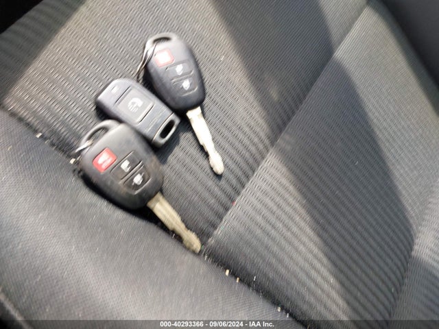 Toyota RAV4 LE 2017 2T3BFREV3HW573028 Image 11