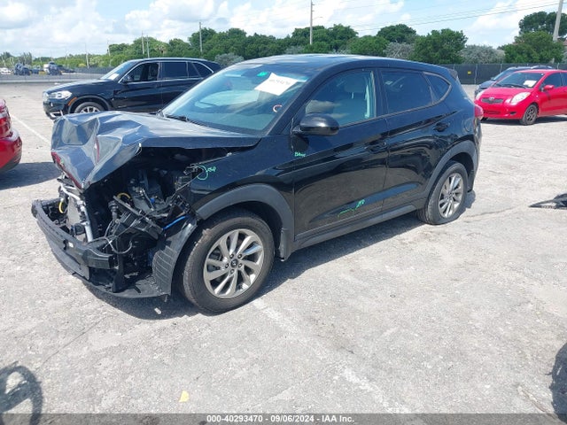 Hyundai TUCSON SE 2018 KM8J23A41JU707325 Image 2