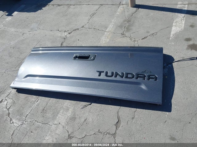 5TFDY5F15KX808698 Toyota Tundra Sr5 5.7l V8