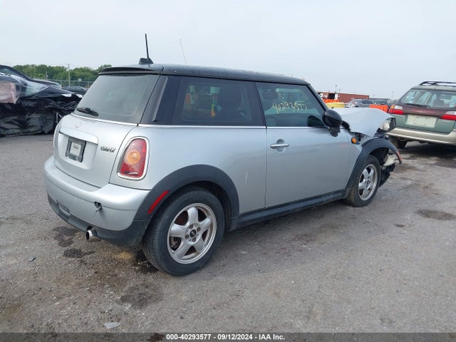 2007 MINI COOPER WMWMF33587TL68862 Photo 3