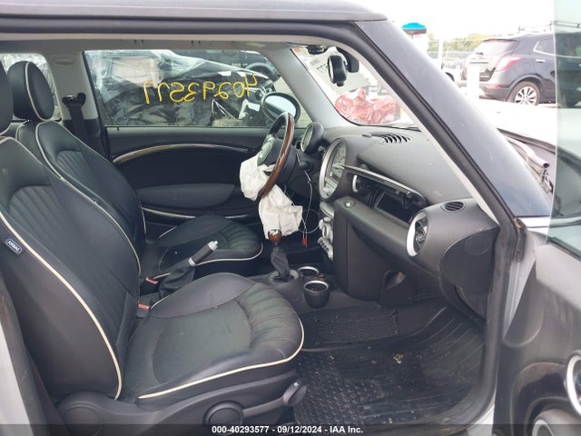 2007 MINI COOPER WMWMF33587TL68862 Photo 4