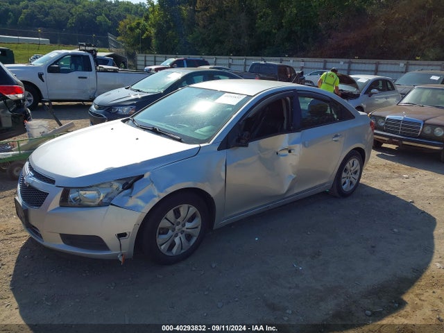 Chevrolet Cruze Ls Auto 2014 1G1PA5SH2E7436349 Image 2
