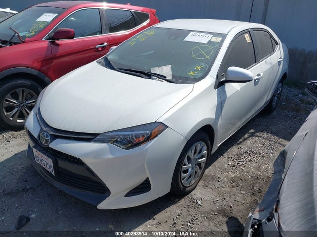 Toyota COROLLA LE 2018 5YFBURHE7JP804935 Image 2