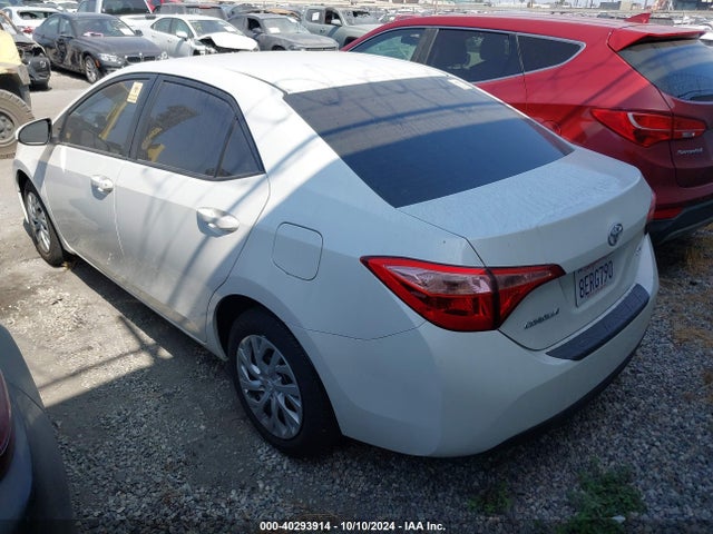 Toyota COROLLA LE 2018 5YFBURHE7JP804935 Image 3