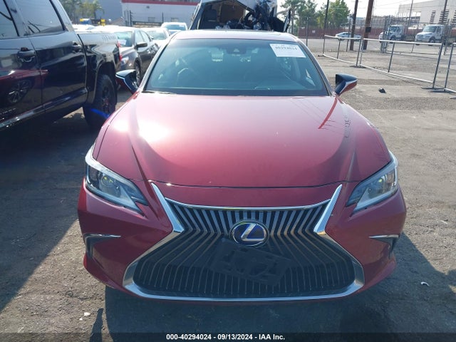 58AB21B17KU002858 Lexus ES 300H