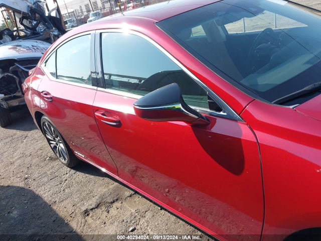 58AB21B17KU002858 Lexus ES 300H