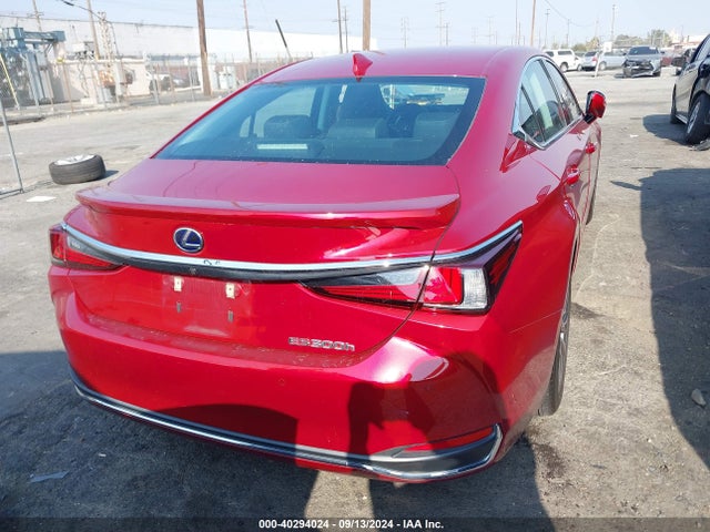 58AB21B17KU002858 Lexus ES 300H