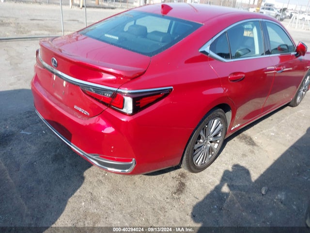 58AB21B17KU002858 Lexus ES 300H