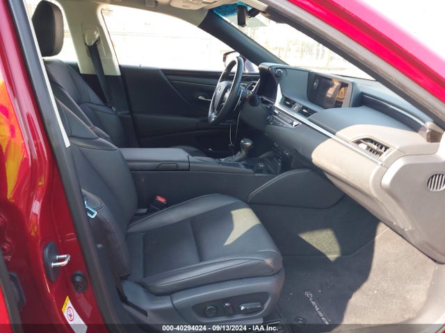 58AB21B17KU002858 Lexus ES 300H