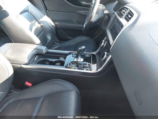 2020 JAGUAR XE SAJAE4FX9LCP63219 Photo 4