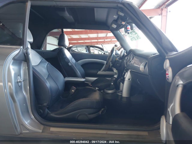 2005 MINI COOPER S WMWRH33545TK56458 Photo 4