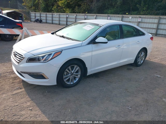 Hyundai SONATA SE 2015 5NPE24AF8FH200470 Image 2