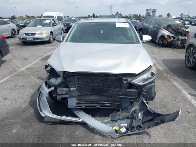5NPD84LFXHH042983 Hyundai Elantra Limited