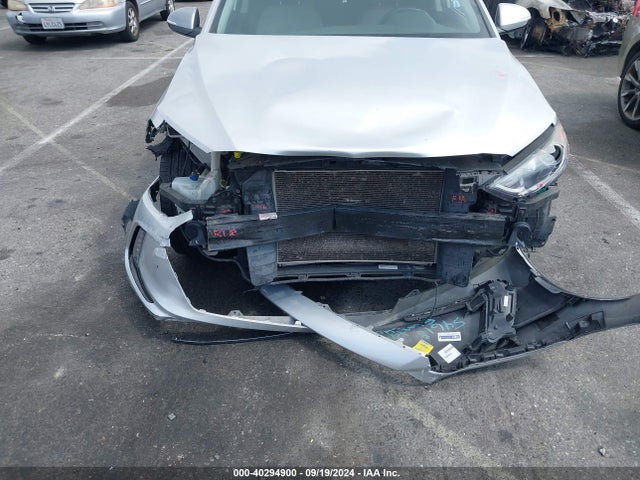 5NPD84LFXHH042983 Hyundai Elantra Limited