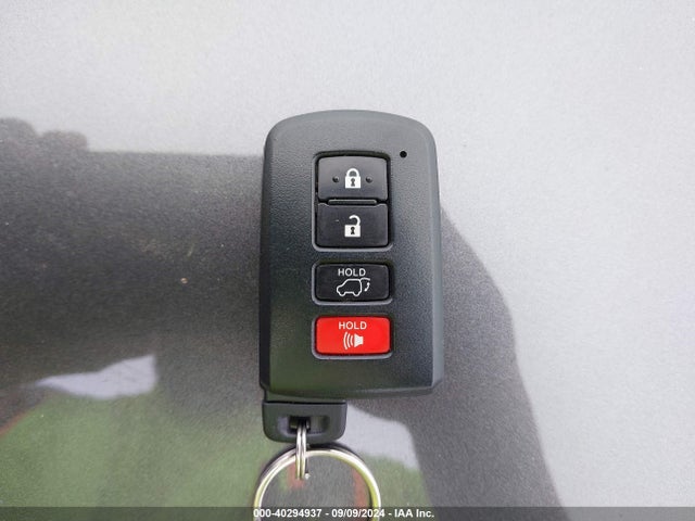 Toyota Rav4 Xle 2017 JTMRFREV9HJ170281 Image 11