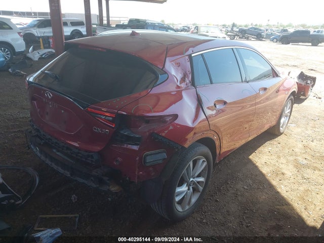 SJKCH5CP7JA048471 Infiniti Qx30 Premium