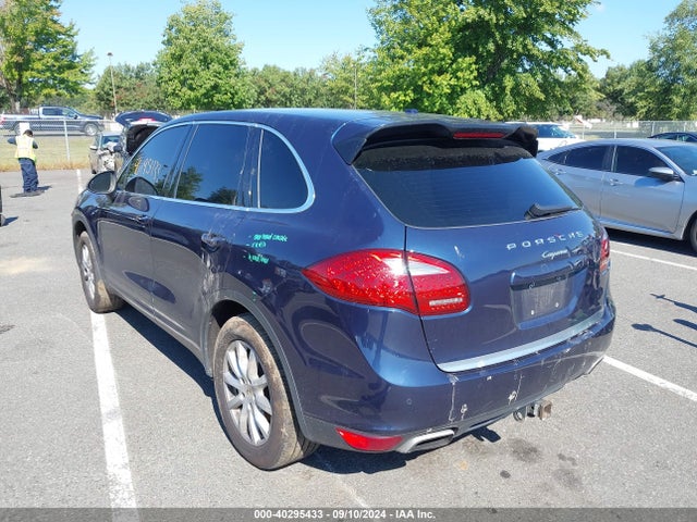 2013 PORSCHE CAYENNE WP1AA2A28DLA00232 Photo 2
